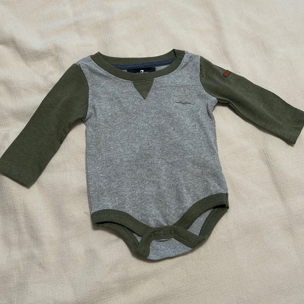 Long sleeve boys onesie 7 for all mankind 0-3M